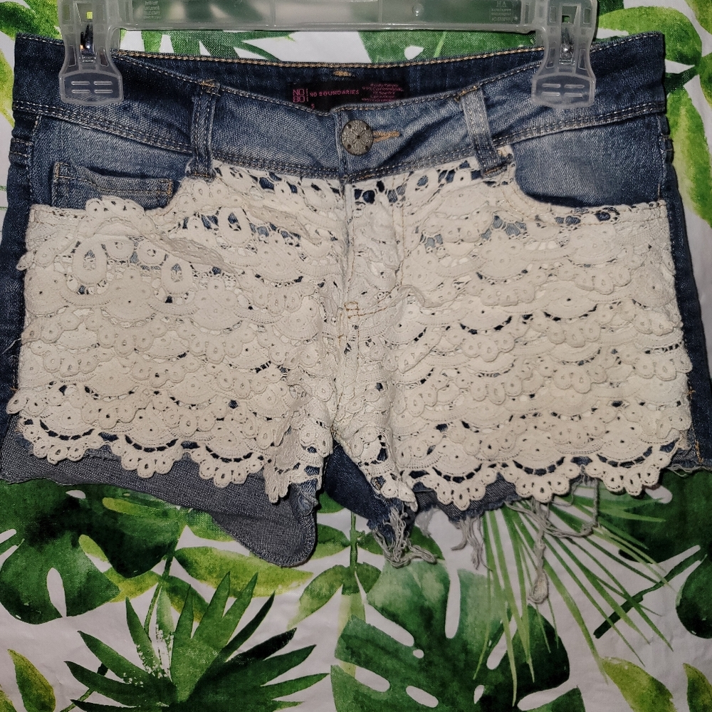 No Boundaries denim shorts size S